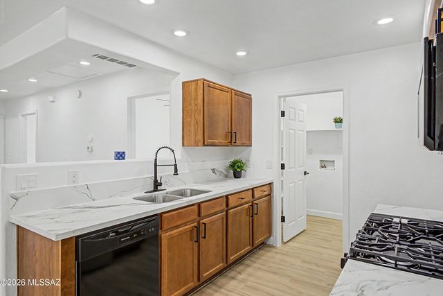 6399 S Sunrise Valley Drive, Tucson, AZ 85706