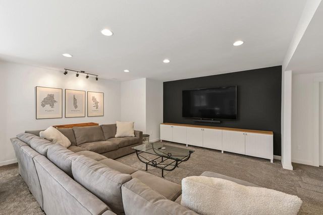 1535 Coventry COURT, Hubertus, WI 53033