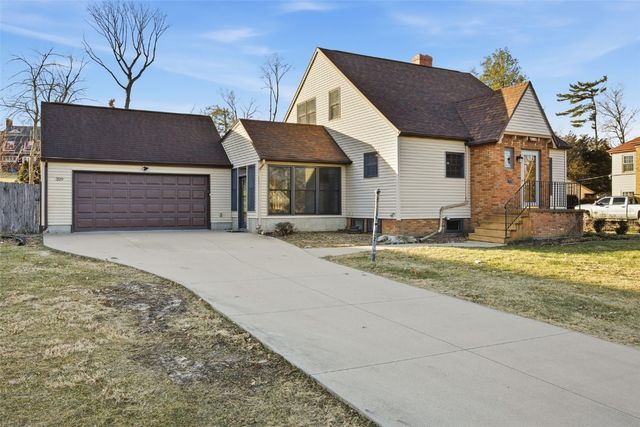 329 Sinclair Avenue SE, Cedar Rapids, IA 52403