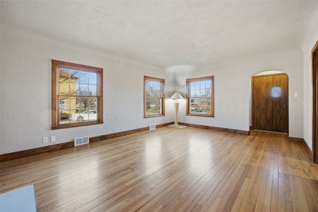 329 Sinclair Avenue SE, Cedar Rapids, IA 52403