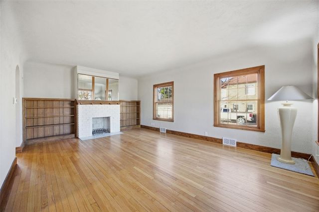 329 Sinclair Avenue SE, Cedar Rapids, IA 52403