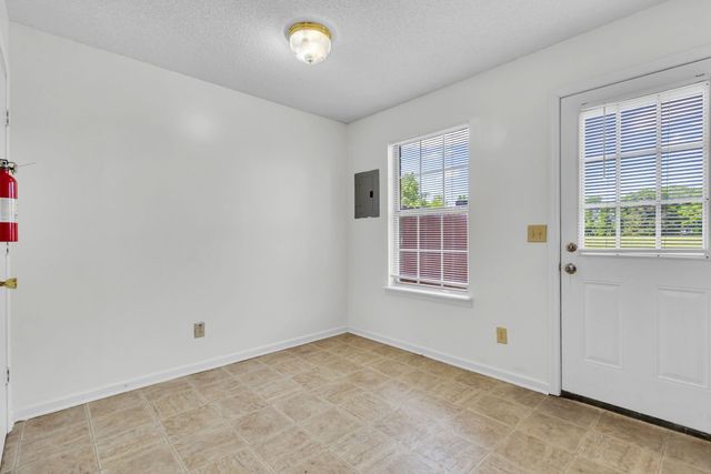 293 Stateline Rd, Oak Grove, KY 42262