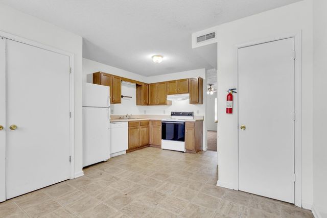 293 Stateline Rd, Oak Grove, KY 42262