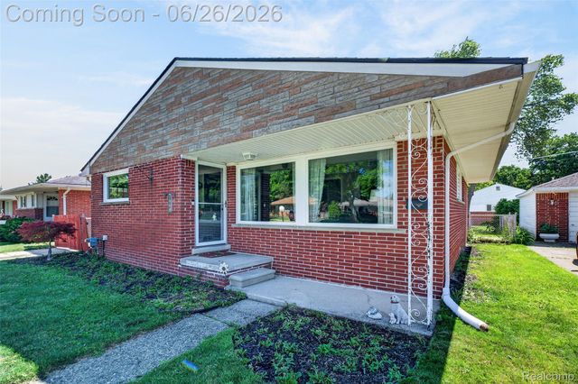 7660 Louise Court, Westland, MI 48185