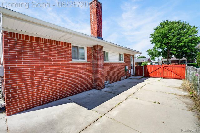 7660 Louise Court, Westland, MI 48185
