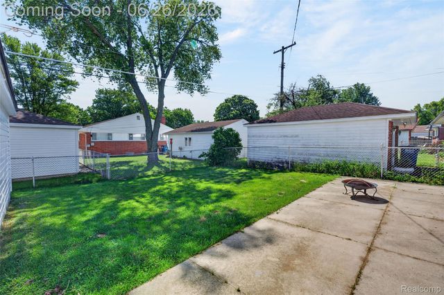 7660 Louise Court, Westland, MI 48185