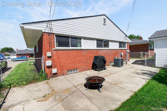 7660 Louise Court, Westland, MI 48185