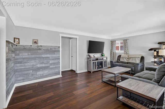 7660 Louise Court, Westland, MI 48185