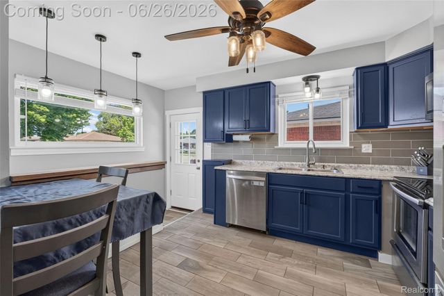 7660 Louise Court, Westland, MI 48185