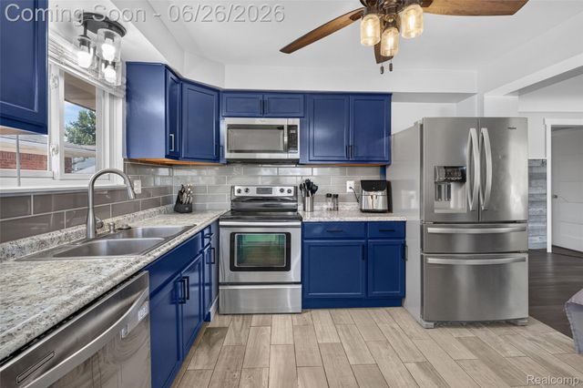 7660 Louise Court, Westland, MI 48185