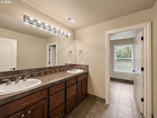 809 Ne 224TH Cir, Ridgefield, WA 98642
