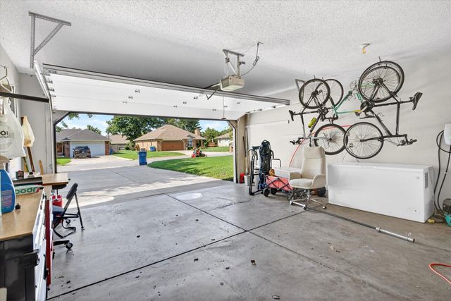 1214 W Verna Lane, Nixa, MO 65714