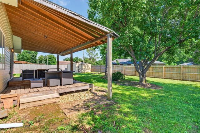 1214 W Verna Lane, Nixa, MO 65714