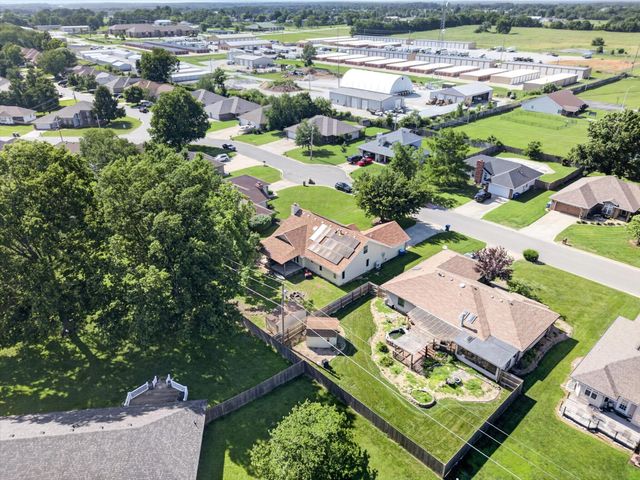 1214 W Verna Lane, Nixa, MO 65714