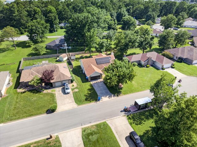 1214 W Verna Lane, Nixa, MO 65714
