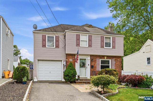 32 Lerome Place, Teaneck, NJ 07666