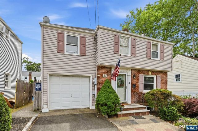 32 Lerome Place, Teaneck, NJ 07666