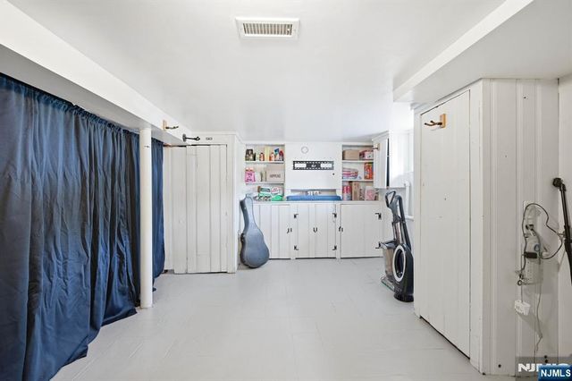 32 Lerome Place, Teaneck, NJ 07666