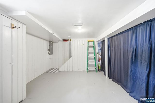 32 Lerome Place, Teaneck, NJ 07666