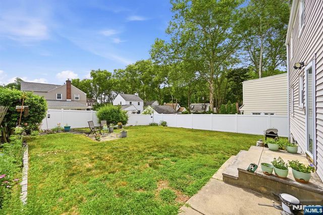 32 Lerome Place, Teaneck, NJ 07666