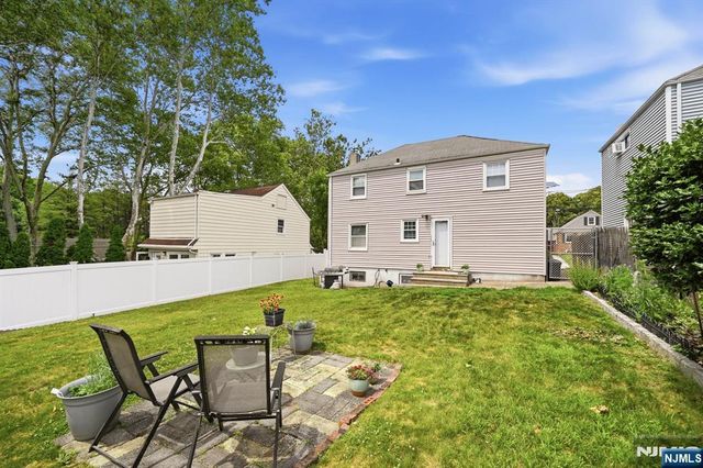 32 Lerome Place, Teaneck, NJ 07666