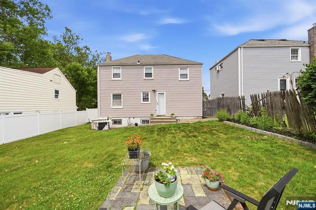 32 Lerome Place, Teaneck, NJ 07666