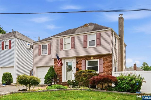 32 Lerome Place, Teaneck, NJ 07666