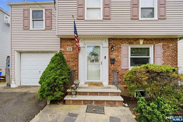 32 Lerome Place, Teaneck, NJ 07666