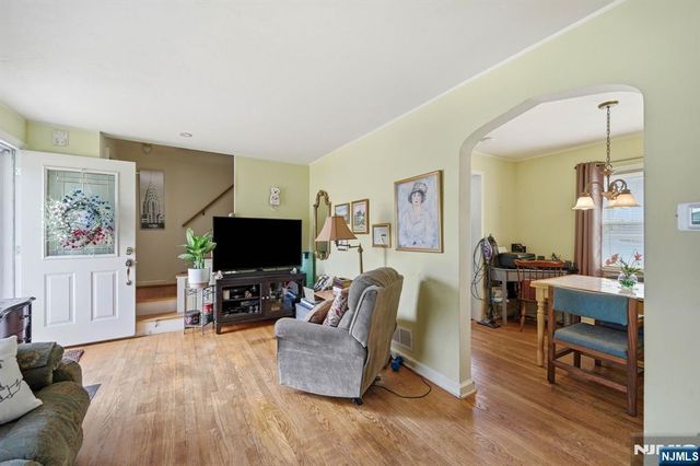 32 Lerome Place, Teaneck, NJ 07666