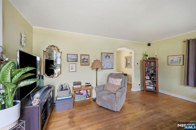 32 Lerome Place, Teaneck, NJ 07666
