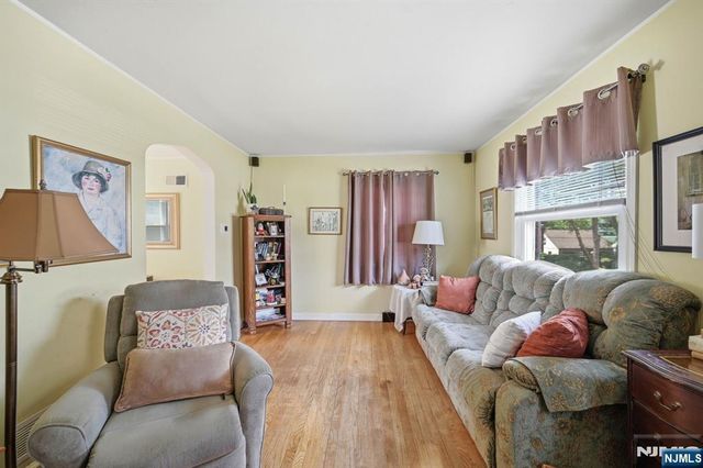 32 Lerome Place, Teaneck, NJ 07666