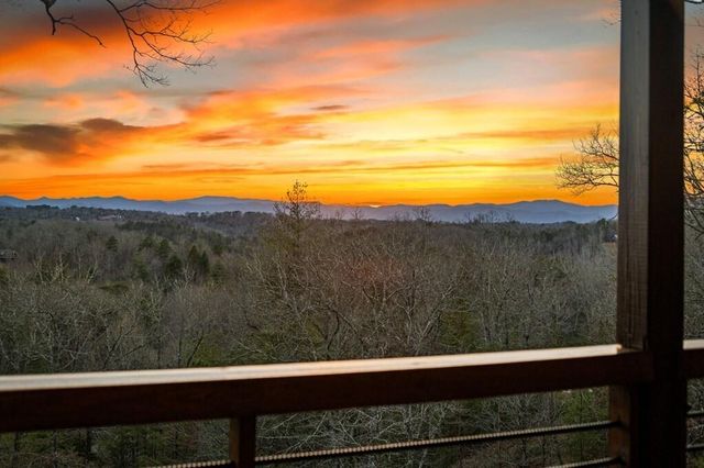 196 S Williamstown Ridge, Mineral Bluff, GA 30559