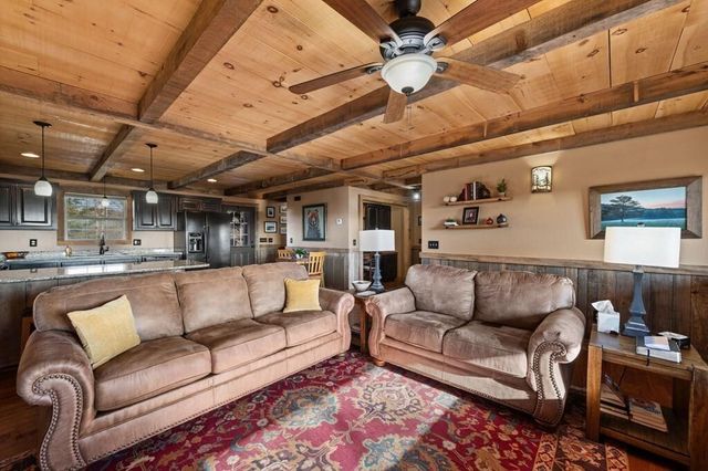 196 S Williamstown Ridge, Mineral Bluff, GA 30559