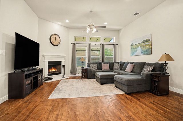 252 Lillian Lane, Waxahachie, TX 75165