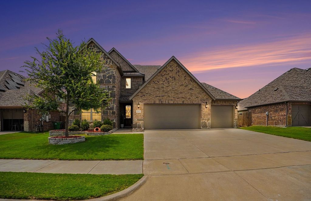 252 Lillian Lane, Waxahachie, TX 75165
