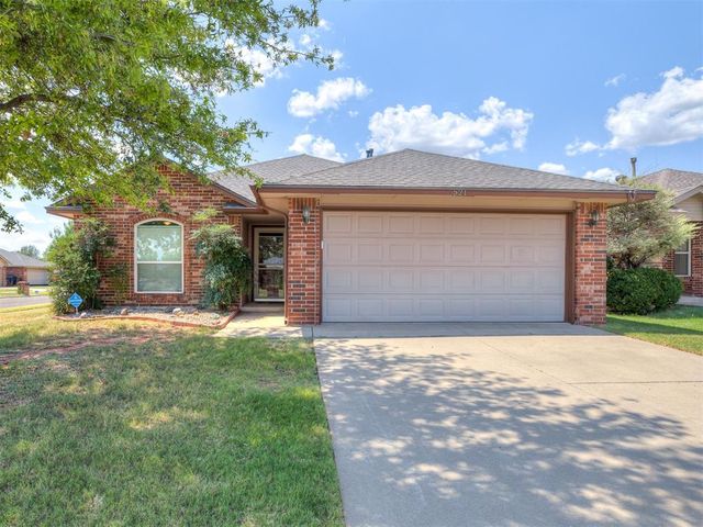 521 Apache Gate Drive, Yukon, OK 73099