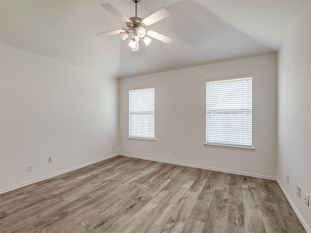 521 Apache Gate Drive, Yukon, OK 73099