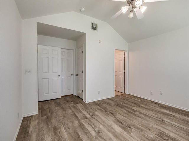 521 Apache Gate Drive, Yukon, OK 73099