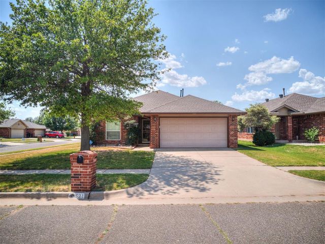 521 Apache Gate Drive, Yukon, OK 73099