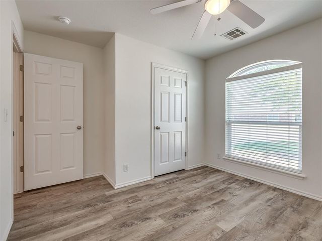 521 Apache Gate Drive, Yukon, OK 73099