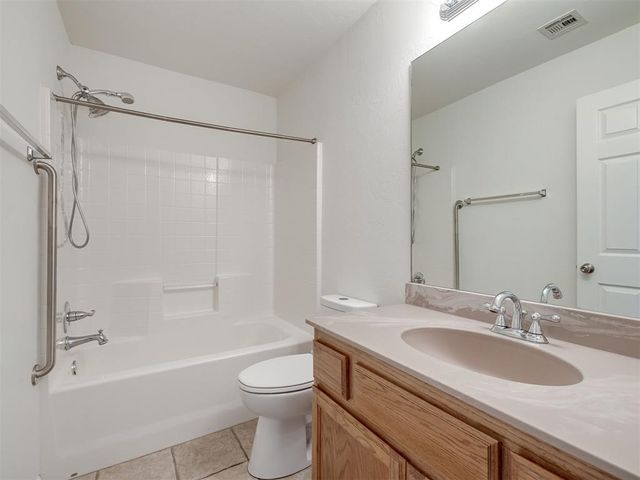 521 Apache Gate Drive, Yukon, OK 73099