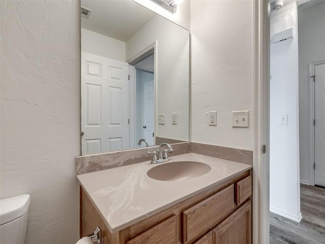 521 Apache Gate Drive, Yukon, OK 73099