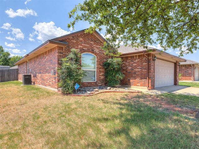 521 Apache Gate Drive, Yukon, OK 73099