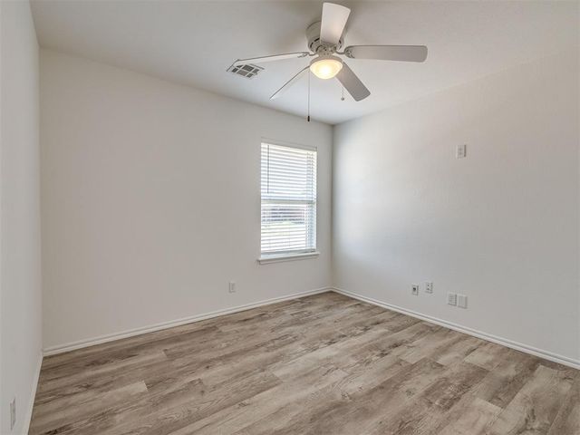 521 Apache Gate Drive, Yukon, OK 73099