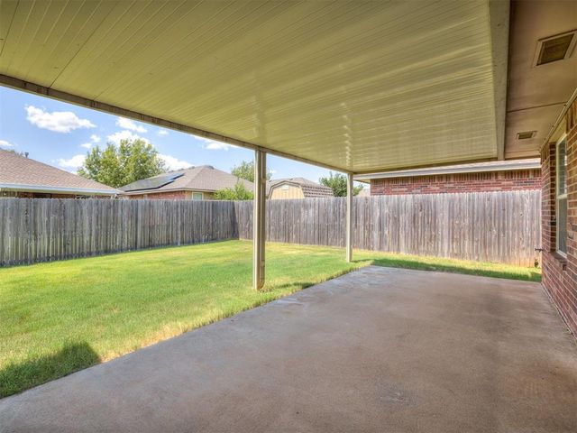 521 Apache Gate Drive, Yukon, OK 73099