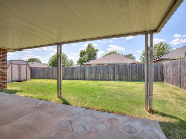 521 Apache Gate Drive, Yukon, OK 73099