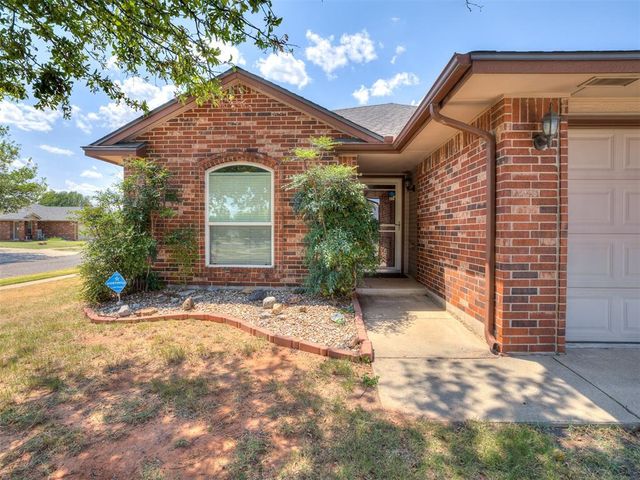 521 Apache Gate Drive, Yukon, OK 73099