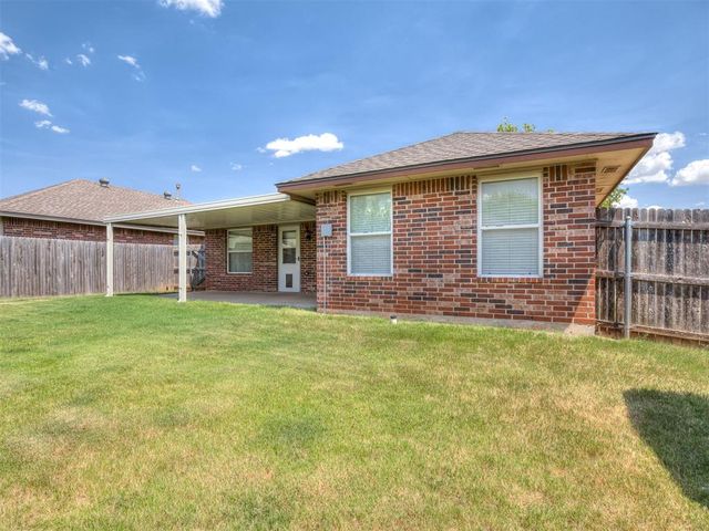 521 Apache Gate Drive, Yukon, OK 73099
