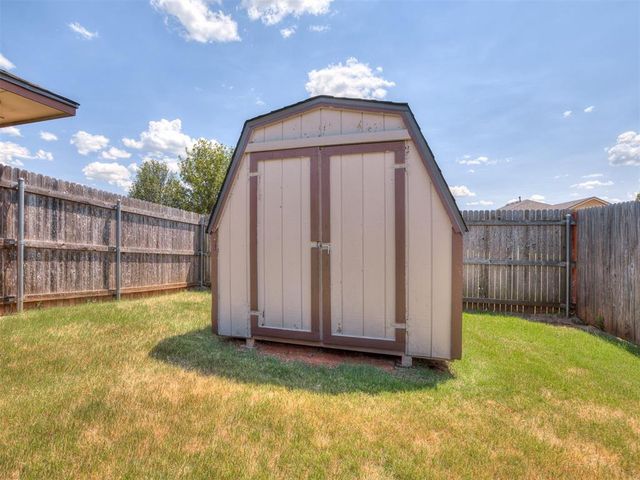 521 Apache Gate Drive, Yukon, OK 73099