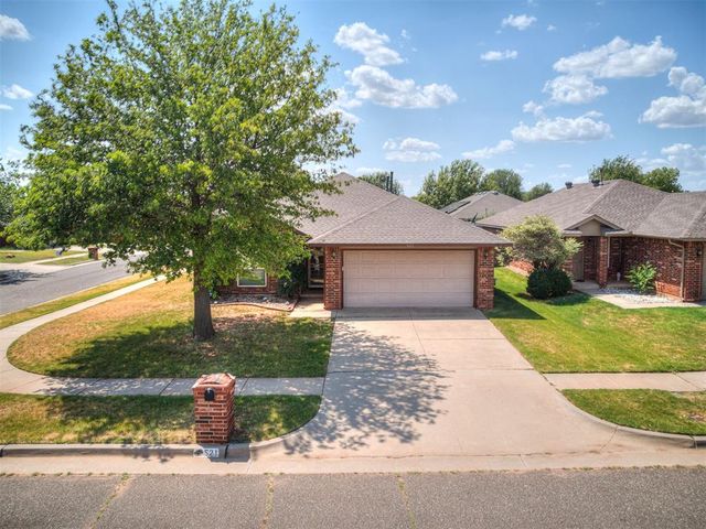 521 Apache Gate Drive, Yukon, OK 73099